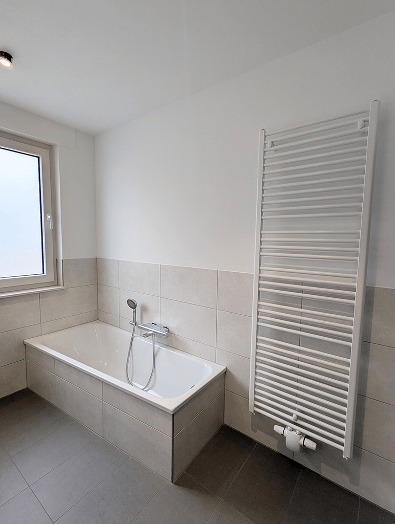 Badezimmer mit Badewanne