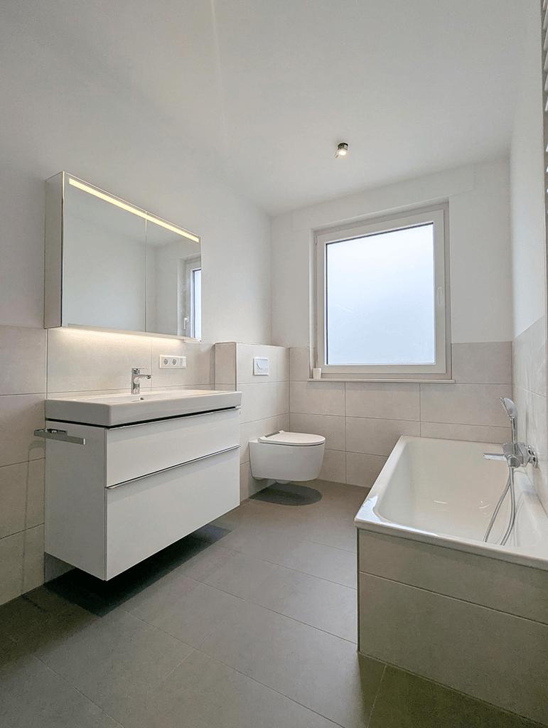 Badezimmer mit Badewanne