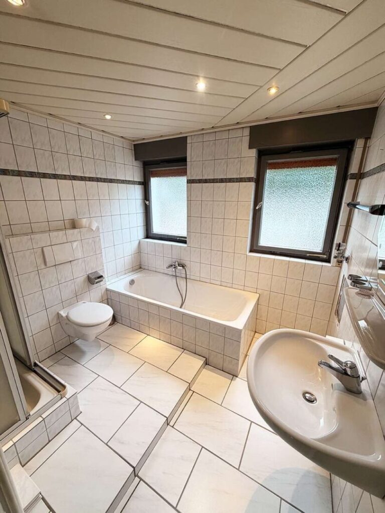 Badezimmer EG